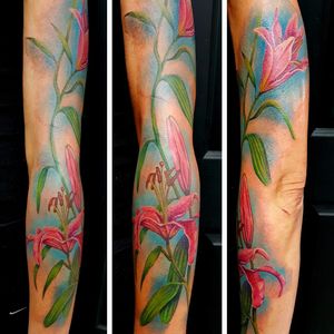 Start of a lily sleeve today..more to come..stay tuned  #lily #lilytattoo #brightandbold #sleevetattoo 