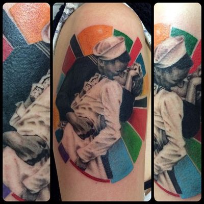 V-J Day in Times Square #tattoo #sailorkiss #tattooblackandgrey #backandgray #colortattoo #baciodelmarinaio #biro #trattindelebili #ivandelgiudice