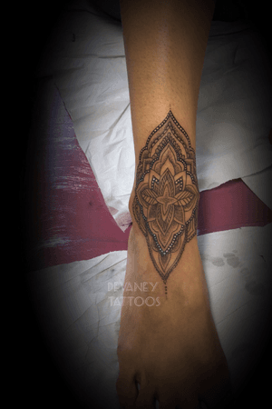 Love doing this beautiful style :) @devaneytattoos #tattooartist #tattooartists #mandala #art #foottattoo #devaneytattoos 