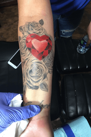 Diamond heart n roses forearm add on i got to work on 🤘🏽🤙🏽💉  #nocturnalinks#bishoprotary#fusionink#tatsoulneedles