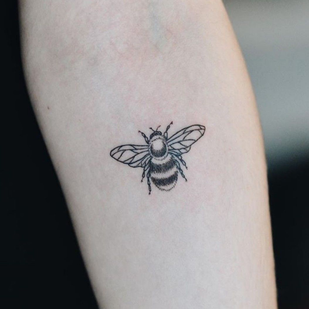 tiny bumble bee tattoo｜TikTok Search