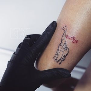 “When all other words fail...” #giraffe #giraffetattoo #FuckOff #crazy #friends #tattoolove #red #redandblack #joaantountattoos #lebanesetattooartist #tattooartist 