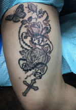Had fun tattooing roses and rosary on tigh thanks for l👀king #blackngraytattoos#rosesandrosary#nocturnalinks#bishoprotaty