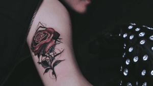 Tattoo by Momo tattooist. Wechat：Justtattoo02 Guangzhou Tattoo - #Justtattoo #GuangzhouTattoo #OriginalTattoo #TattooManuscript #TattooDesign #TattooFemaleTattooist #rose #rosetattoo #tumbelina #flowertattoo #realismtattoo 