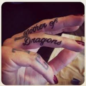 Game if thrones finger tattoo #MotherOfDragons #GOT #gameofthrones #gameofthronestattoo #fingertattoo 