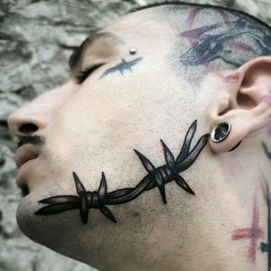 ✖  BARBEDWIRE ✖#traditionalamerican #traditionaltattoo #blacktattoo #oldschool #oldlines #tradworkerssubmission #tradworkers #facialtattoo #griso 