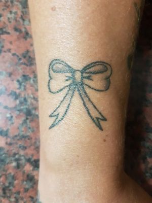 Nice little spare of the moment birthday treat,  bow and ribbon tattoo 