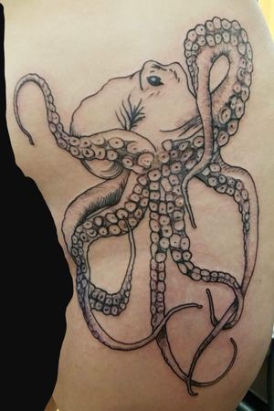 Octopus #octopustattoo #octopus #favoritetattoo #firsttattoo #hurtlikehell #worththepain 