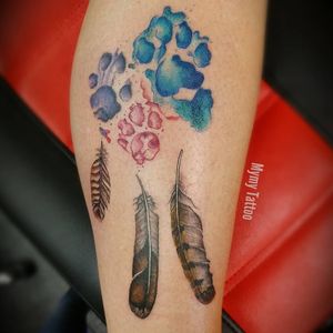 ❤#watercolor #tattoo ! #Paws and #feathers for a pet #lover ❤#pawtattoo #watercolortattoo #watercolortattoos #feathers #feathertattoo #rotterdam #amsterdamtattoo #Amsterdam #realistictattoo #realisticfeather 