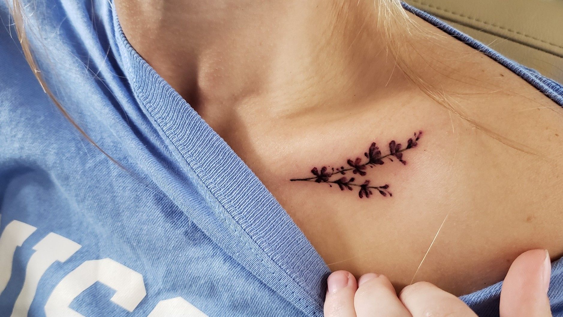 Tattoo uploaded by Madeleine Lauder • Minimalist lavender #floral # minimalist #lavender • Tattoodo