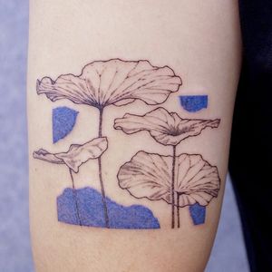 Tattoo by Nanal Tattoo #NanalTattoo #planttattoos #planttattoo #plant #nature #lilypads #illustrative #watercolor #leaves