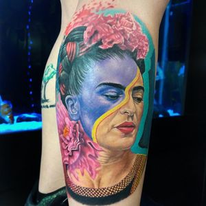 Frida Kahlo by Felipe Pinheiro #frida #fridakahlo #fullcolor #color #colorful #realismo #realistic 