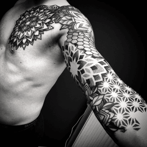 Done by Andy van Rens - Resident Artist @swallowinktattoo @iqtattoogroup  #tat #tatt #tattoo #tattoos #tattooart #tattooartist #blackandgrey #blackandgreytattoo #geometric #geometrictattoo #omfgeometry #dailydotwork #geometrip #graphic #graphictattoo #graphicdesign #mandala #mandalatattoo #inked #art #dotwork #dotworktattoo #ink #inkedup #tattoos #tattoodo #ink #inkee #inkedup #inklife #inklovers #art #bergenopzoom #netherlands