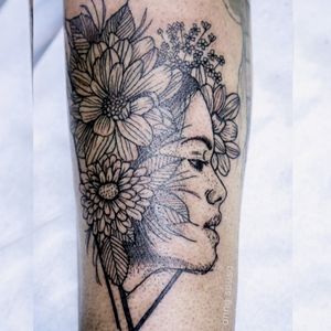 Woman with flowers tattoo