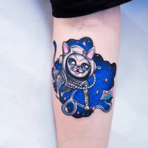 Tattoo by Momo tattooist. Wechat：Justtattoo02 Guangzhou Tattoo - #Justtattoo #GuangzhouTattoo #OriginalTattoo #TattooManuscript #TattooDesign #TattooFemaleTattooist #cat #cattattoo #starrynighttattoo #astronauttattoo 