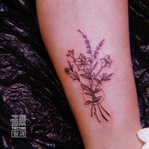 И это также сделано в Дании 🇩🇰 (Февраль 2017)...А вам нравятся такие тонкие линии в тату?...#тату #цветы #tattoo #flowers #inkedsense #tattooist #кольщик 