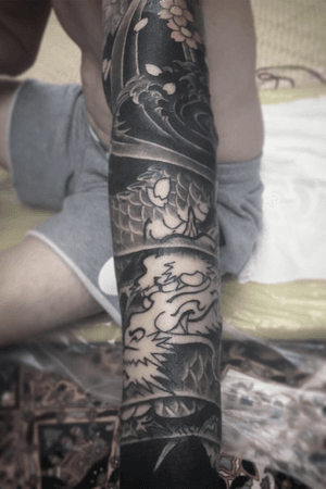 All shading and coloring by TeboriDragon under the water for wating go to the sky untill 300 years筋彫りマシーン 暈し手彫り 黒龍・appointment via e-mail kensho@japantattoo.net・・・#tebori #handpoke #horimono #irezumi #japantattoo #japanesetattoo #japaneseirezumi #wabori #traditionaltattoo #ink #inked #tattoo #tattoos #tattooed #tattoolife #tattooideas #tattooartist #tattooing #tattooart #tattooedgirls #tattoostyle #tatuaje #手彫り #刺青 #dragontattoo  #atramentotattoo #costaricatattoo #sanjosetattoos