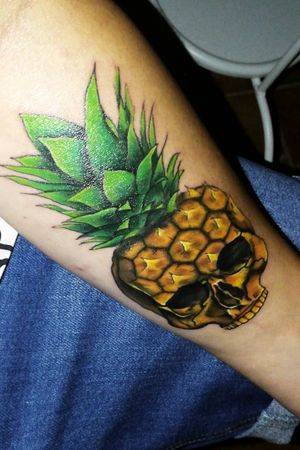 Pineapple Skull by "Miley" of the "Gold and Silver Tattoo" Shop based in Schwäbisch Gmünd, Germany #pineapple #skull #lowerarm #arm #coloured 