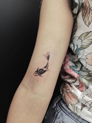 Cute fish#blackandgreytattooleague #blacktattoo #blackworktattoo #fish  #tattoos #paris #paristattoo #lemarais #inked #tattooflash #france #tatouage #draw #drawing #naokotattoo #inkedup tattoo #finetattoo #allblackeverything #vegantattoo #crueltyfree #veganparis #btattooing  #tattoodo #tatouage #aenimaparis #roc #seashepherd #tattoo