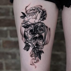 Tattoo by Andrew Borisyuk #AndrewBorisyuk #blackandgrey #illustrative #neotraditional #skull #death #skeleton #jewel #gem #pearls #eye #peony #flower #floral #leaves #nature #smoke