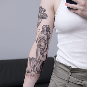 Tattoo by Andrew Borisyuk #AndrewBorisyuk #blackandgrey #illustrative #painterly #fineart #BirthofVenus #flowers #seashell #lady #beautiful #angels #wings #feathers #botticelli