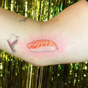 Tatuaje de Shannon E Perry #ShannonPerry #JapaneseTattoo #Japaneseinspired #Japaneseinspiredtattoo #Japanesestyle #Japanese #sushi #food #foodtattoo