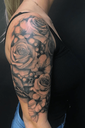 Roses and flowers tattoo #tattooartist #roses #rose