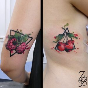 Deux meilleures amies qui partagent un tatouage ! De quoi vous donner le sourire ! Merci pour votre confiance !#raspberry #raspberrytattoo #cherry #cherrytattoo #fruit #fruittattoo #fruitytattoo #bff #bfftattoo #friendstattoo #sharedtattoo #pinktattoo #redtattoo #zeldablackjeanjacques #zeldabjj #colmartattoo #alsacetattoo #frenchtattoo #tattoo #tatouage #tattooartist #tattoolovers #colortattoo #watercolortattoo