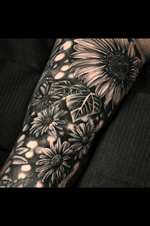 @kevinibanezink #kevinibanez #tattoos #tattooideas #flowerideas