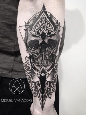 Skull and geometric pieces