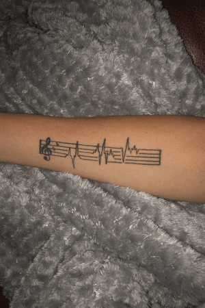 Tattoo number 2. Simply means music is(literally) in my blood and it keeps my life going. Hense the heartbeat monitor throughout the staff. #musictattoo #simpletattoo 