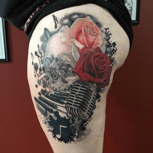 This kind of has a rockabilly feel to it. I really enjoyed doing this tattoo! #skull #roses #flowers #music 