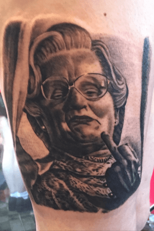 “I admire that honesty, Natalie, thats a noble quality. Never lose that, because it often disappears with age, or entering politics.”Finally got to tattoo a Mrs Doubtfire portrait😀😀