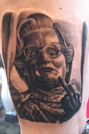 “I admire that honesty, Natalie, thats a noble quality. Never lose that, because it often disappears with age, or entering politics.”Finally got to tattoo a Mrs Doubtfire portrait😀😀
