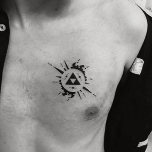 Triforce, tattoo I did few days ago. Booking on my whatsapp +522223605806 info on my profile✌🏻🤓 #triforce #trifuerza #link #zelda #tattoo #tatuaje #gamer #nintendo #chesttattoo #ink #inked #HybridoKymera #tatuadoresmexicanos #tatuadorespoblanos #pueblacity #mexico #hechoenmexico #madeinmexico @gamer.ink @videogametatts #geek #geektattoo @tattoodo 