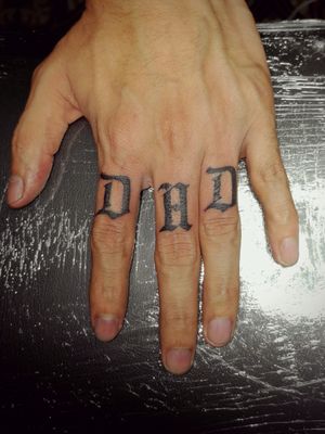 Tattoo uploaded by Hybrido Kymera • DAD, tattoo I did to myself couple days ago. Booking on my whatsapp +522223605806 info on my profile✌🏻🤓 #dad #selftattoo #fingertattoo #handtattoo #lettering #hand #mano #tatuajededos # Tattoo uploaded by Hybrido Kymera • DAD, tattoo I did to myself couple days ago. Booking on my whatsapp +522223605806 info on my profile✌🏻🤓 #dad #selftattoo #fingertattoo #handtattoo #lettering #hand #mano #tatuajededos #