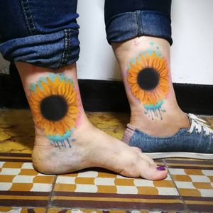Sunflowers Cover Up, tattoos I did few days ago. Booking on my whatsapp +522223605806 info on my profile✌🏻🤓#sunflower #sunflowertattoo #coverup #coveruptattoo #watercolor #watercolortattoo #ankle #ankletattoo #tatuaje #tattoo #colortattoo #girasol #tobillo #inked #ink #inkedgirls #tattooedgirls #cute #cutetattoo #HybridoKymera #puebla #mexico #tatuadoresmexicanos #tatuadorespoblanos #hechoenmexico #madeinmexico #mexican #yellow #sistersink @tattoodo #pueblatattoo 