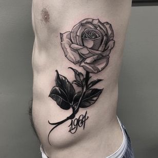 Tattoo by Celio Macedo #CelioMacedo #MotorinkFinest #Amsterdam #fed #graphicart #blackandgrey #rose #flower #floral #leaves #numbers #date #naturaleza #planta