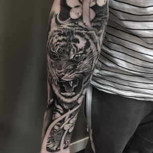 Tattoo by Celio Macedo #CelioMacedo #MotorinkFinest #Amsterdam #bold #graphicart #blackandgrey #tiger #cat #junglecat #flower #cherryblossom #animal #nature