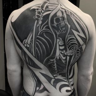 Tatuaje de Celio Macedo #CelioMacedo #MotorinkFinest #Amsterdam #blackandgrey #reaper #skeleton #lining #lining #fat #graphic art #scythe