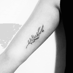 #fineline #linework #dotwork #minimal #minimalistic #art #abstract #simple #small #smalltattoo #modern #feminist #flower #flowers #tattoo #tattoos #blackandwhite #drawing #doodle #woman #human #face #body #silhuette #city #love #words #quote #quotes