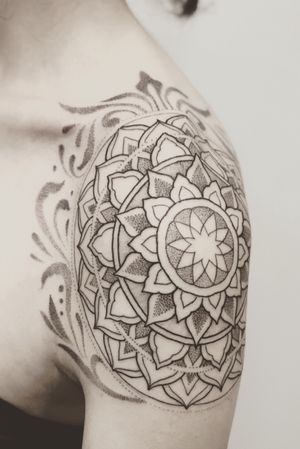 #dotwork #fineline #ornamental 