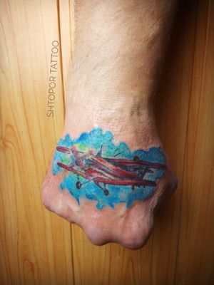 Another cover-up.#shtoportattoo #dnipro #dnepr #tattoed #colortattoo #watercolortattoo #plane #handtattoo #tattooapprentice #ukrainianartist 