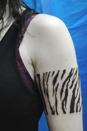 Tiger pattern armlet