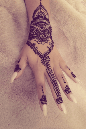 Instagram: @raeesa.azx #black #henna #tattoo #mehndi #client #jagua #tattoo #style #ink #nails