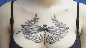 Dotwork dragonfly decollete' tattoo