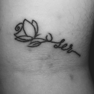 First tattoo#rosa #minimalistic #minimaltattoo #firstattoo 