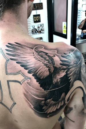 #americaneagle #eagle #realistic #realism #blackandgrey #backpiece 