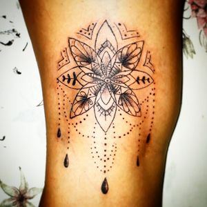 Estudo de traços dando resultado #tattoo #artfusion #flowers #linwork #brazil