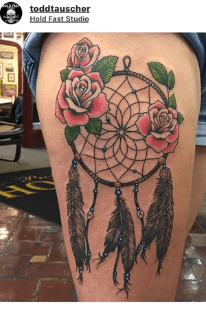 I love this dream catcher piece. I’ve always wanted a dream catcher tattoo and I’m thinking of doing something like this. 